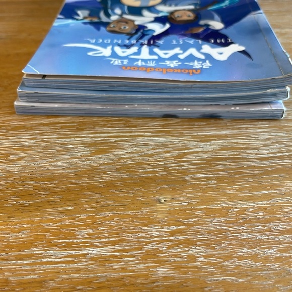 Avatar: The Last Airbender Graphic Novels Set - Picture 5 of 7